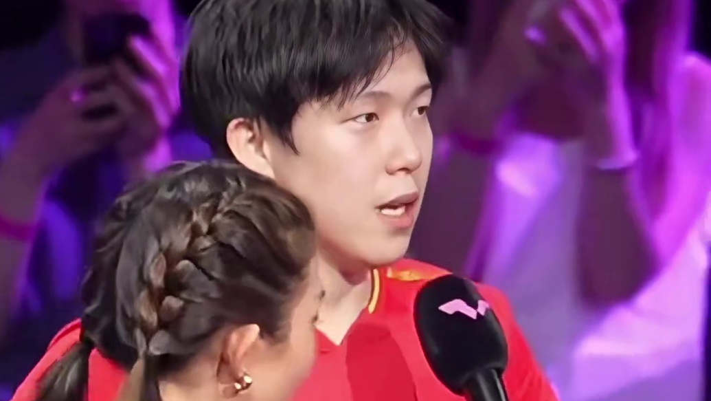 王楚钦WTT100场胜利太牛了，看他场上王之蔑视太霸气了，赛后他和球迷暖心互动，太棒了。#王楚钦