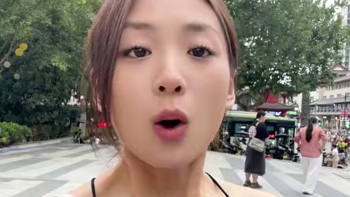 卖爆了！赶紧囤！#江博士 #童鞋 #甜甜三分甜 注：指定特惠专区任选一双！鉴于商品款式较多，且各门店