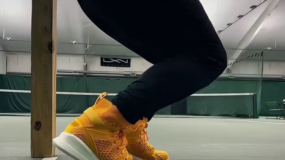 “黑科技之APL弹簧鞋！如果没有被NBA永久禁穿，将会出现什么现象？”