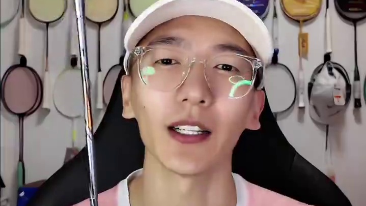 亚狮龙2025年首款高端拍『AT70』！ #羽毛球装备 #羽毛球拍 #亚狮龙AT70