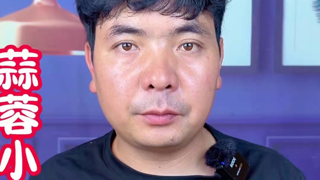 蒜蓉鸡 今天吃个没结婚的小母鸡#蒜蓉鸡 #胡辣鸡 #吃鸡肉 #鸡