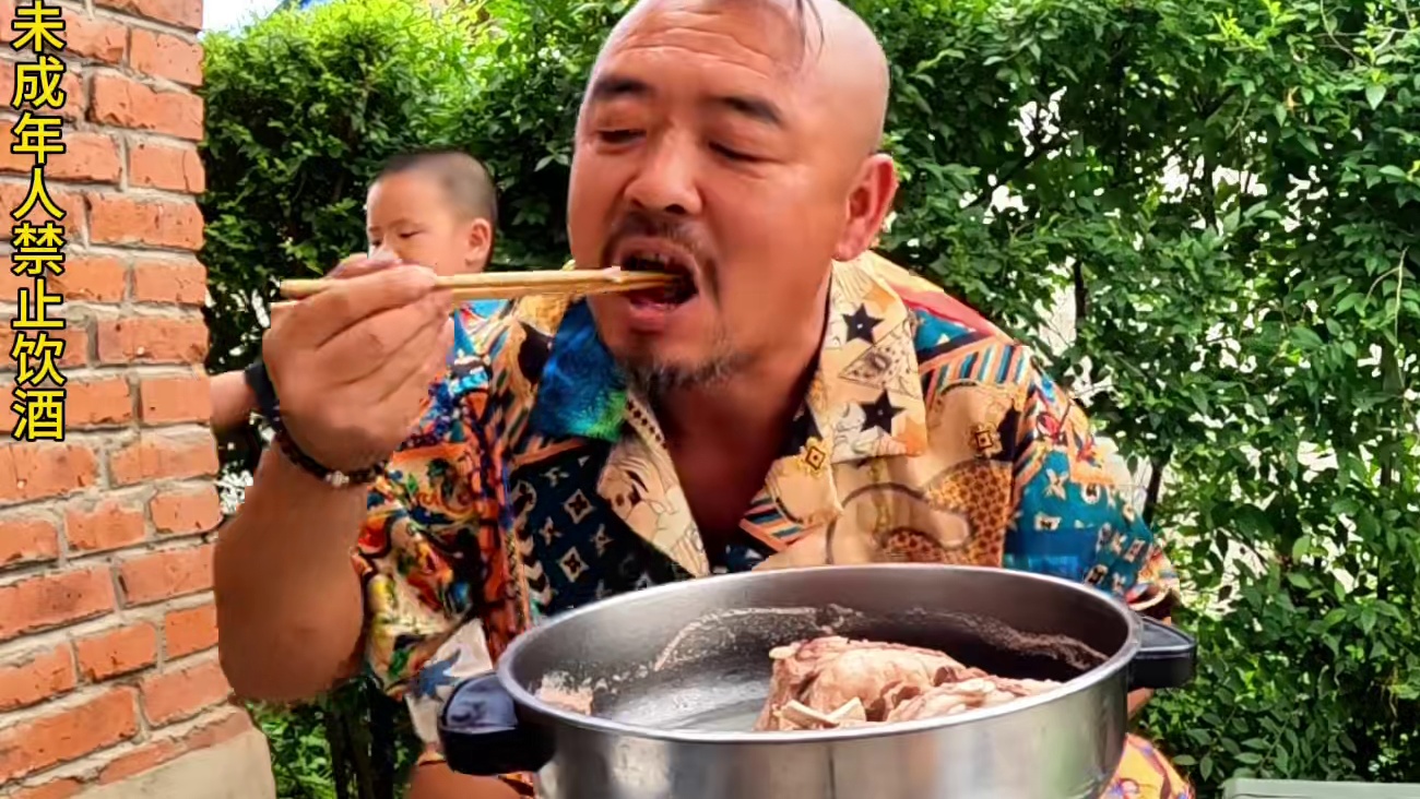 沙大厨做内蒙古美食，清水煮羊排，没想到大孙不爱吃#我的乡村生活