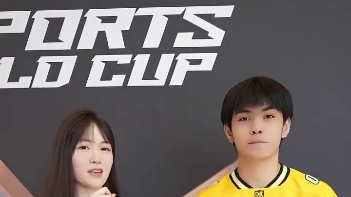 老朋友K1NGKONG接受采访，镜头前盛赞DFYG Loong的实力，并直言菲律宾太热从而很想念上海