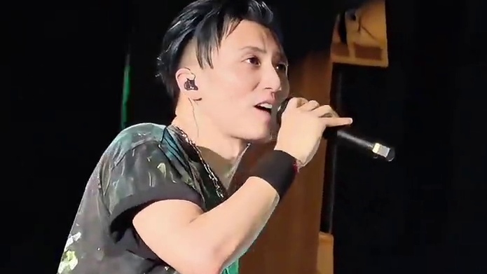 谢霆锋杭州演唱会 这首《香水》满满的青春回忆！ #谢霆锋#香水#谢霆锋杭州演唱会#谢霆锋演唱会