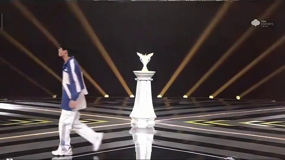 风仔很伤心！但两届亚洲车神！一届季军！一届殿军！也已经很强了！居然四年都得奖了啊 #QQ飞车手游 #