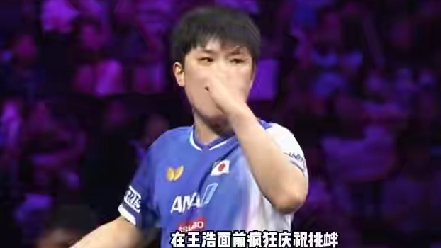 大冷门！张本智和4-2王楚钦夺冠！
疯狂脱衣庆祝
医疗暂停惹争议
#张本智和 #王楚钦