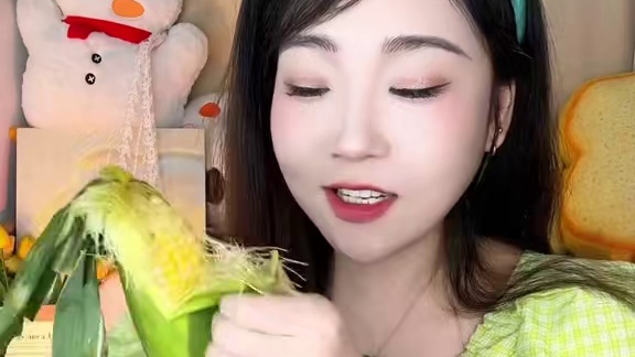一口下去嘎嘎爆汁！甜！好好吃哇！玉米很新鲜！也可以煲汤！#玉米 #水果玉米 #生吃玉米 #农产品