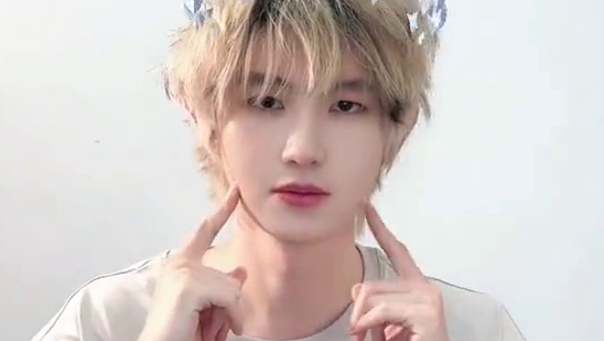 一遍速成的#手写的从前手势舞 #一诺 #成都ag超玩会