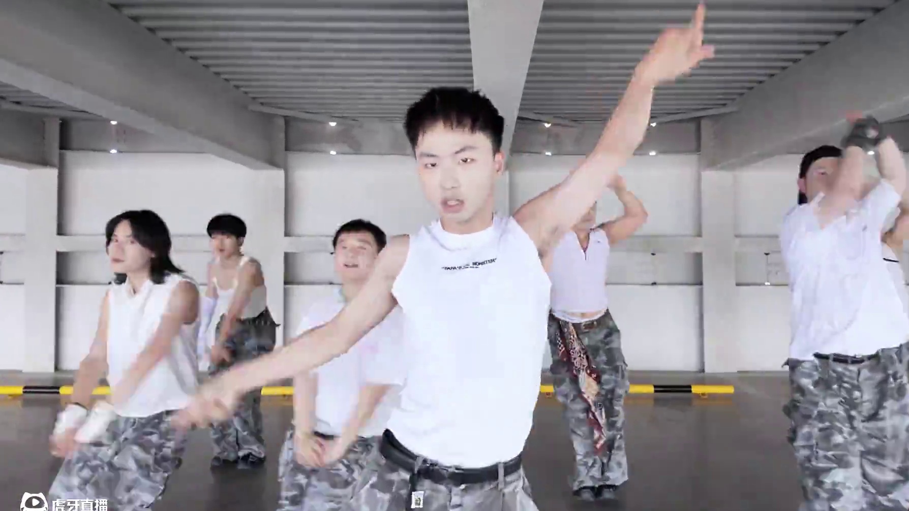 中年男once翻跳twice新曲this is for 全男版的翻跳你看过吗，失踪的叔叔们回归啦#舞