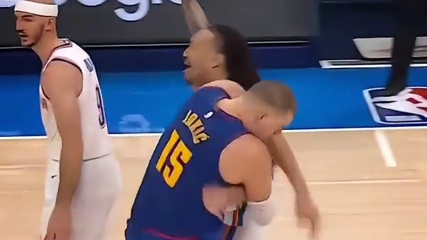 不给犯规真说不过去，约老师这是把裁判当猴耍呢？