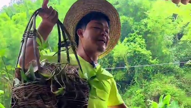 夏日凉拌生蚝！冰冰凉凉的！真是美味 #家常菜#农村生活 #舌尖上的味道 #乡村美食 #乡村味道