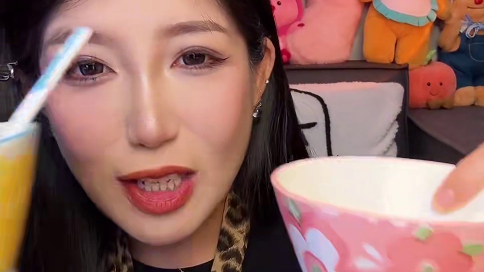 漂漂亮亮的春日花漾，陶瓷斗笠碗勺八件套才19.9，超级漂亮又合适 可以和家里人一人一个专属颜色 嘻嘻