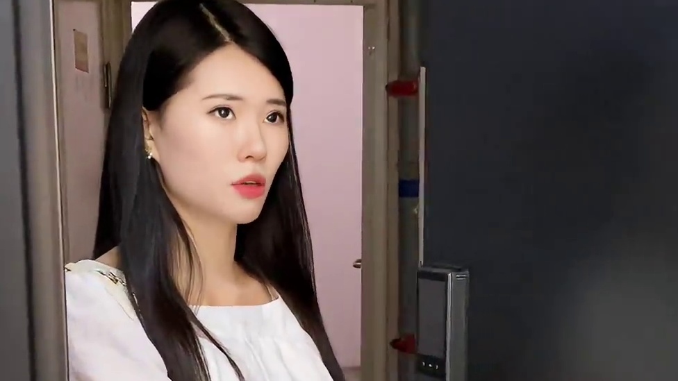 刚准备庆祝，怎么突然...... #夫妻 #情感 #搞笑 #看一遍笑一遍