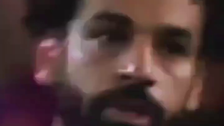 起初，人们以为这只是一次普通的换人...