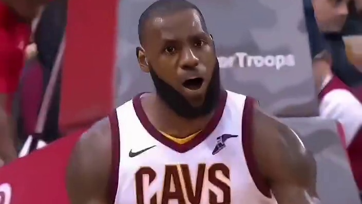 结果自己把球给运飞了