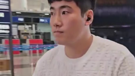 国乒出发瑞典大满贯，白告又是笑嘻嘻，希望赛场依旧如此#国乒