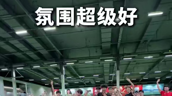 我上场你们觉得我能赢吗？#佳得乐G刻挑战 #59年专研黄金配比电解质 #闪电续航 #羽毛球