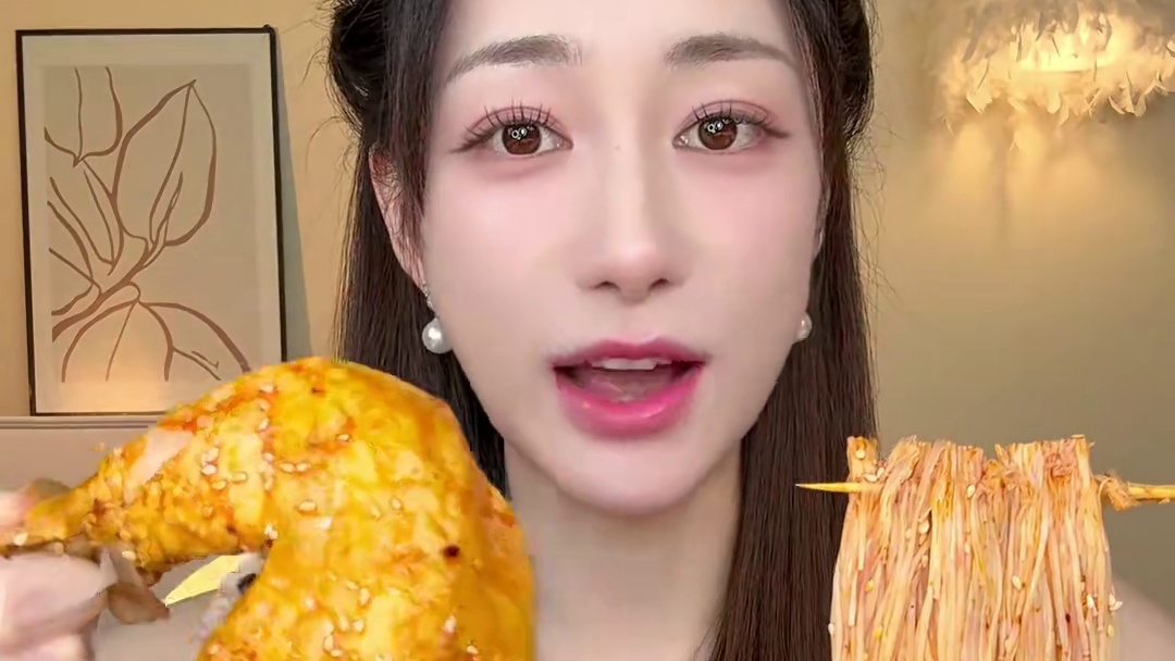 老婆饼里没老婆，钵钵鸡里真的有“鸡” #好吃到停不下来 #美食推荐官 #吃货日常 #一起吃饭吧