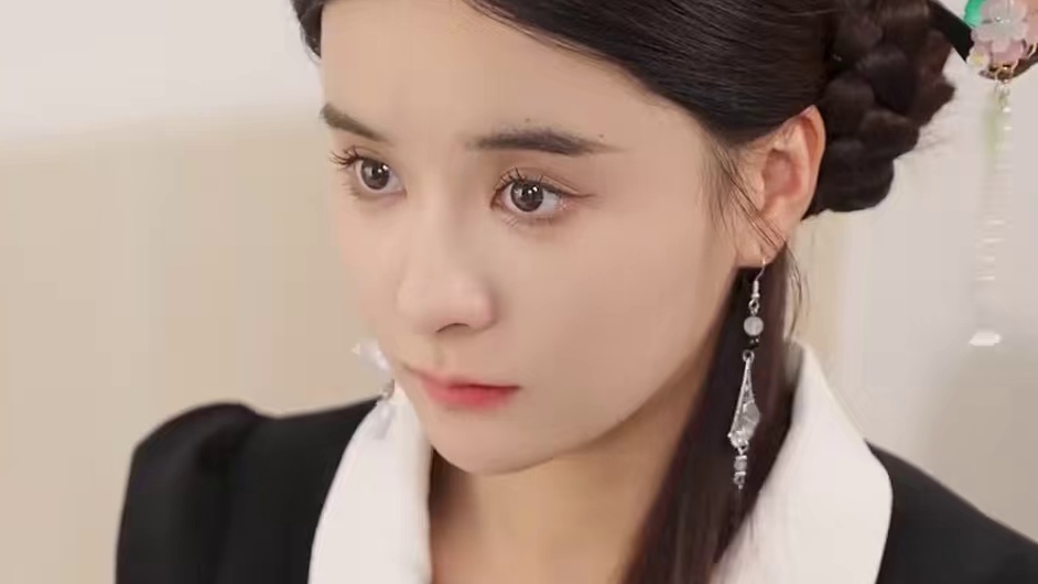 顶流影后她来自古代 #短剧 #短剧推荐 #顶流影后她来自古代 #将军你变霸总了 #一个片段看完一部短