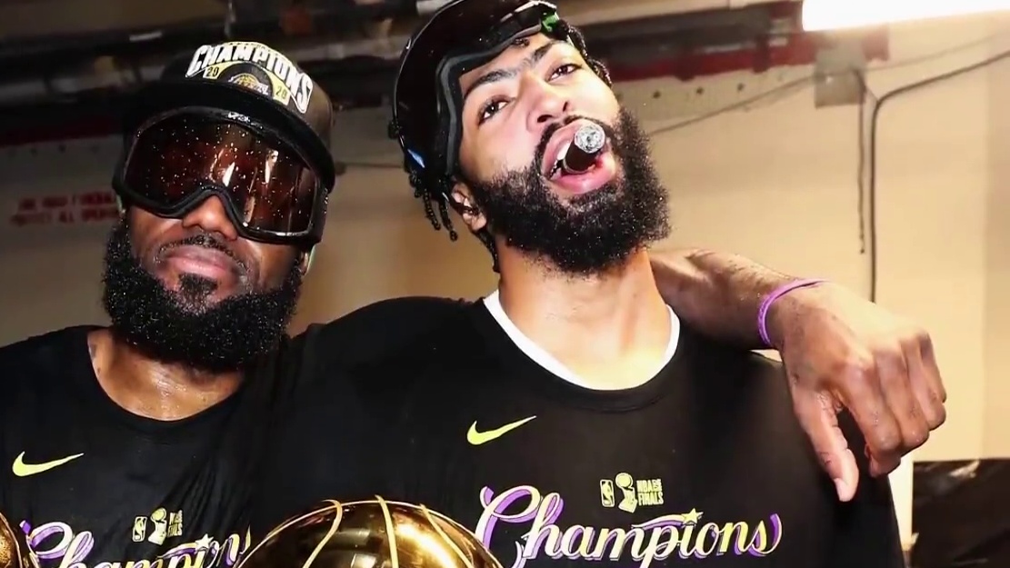 不是你俩在这秀恩爱呢，詹姆斯和浓眉在Ins上先后发布了相同的引文，成为最好的自己，往往伴随着许多告别