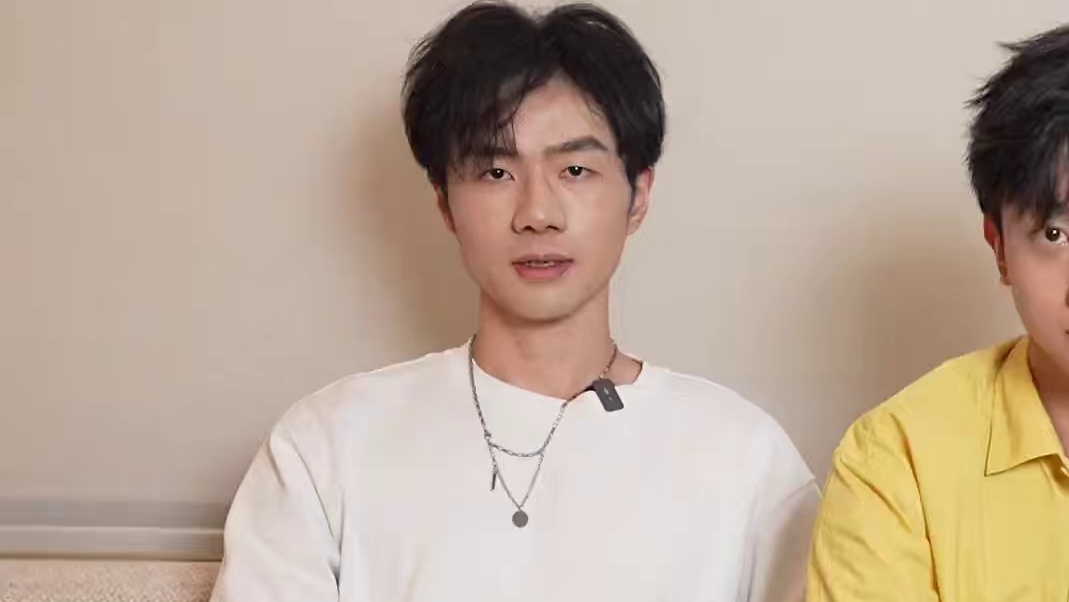 劫...劫什么？两位亚洲车神宁清、云海有话说！#2025QQ飞车手游亚洲杯 #抽象 #帅哥