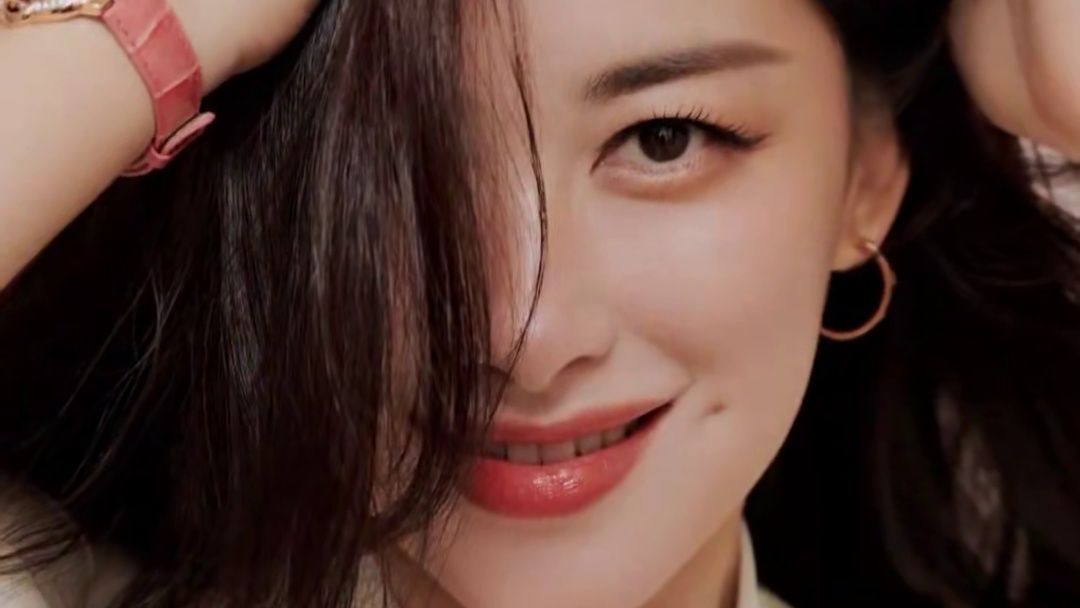 真正的大女人从不为年龄、身份或标签所困#朱珠 #读得出名字的大牌都在转转 #女性成长