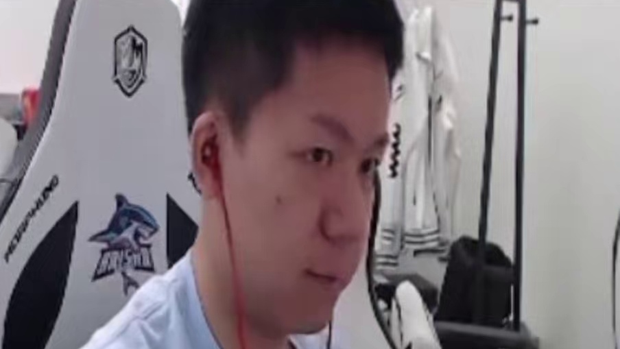 念旧排位HK417疯狂乱秒，打到对面以为念旧是桂不想要号了