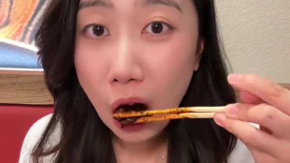 我就问！谁来吃不会被辣哭！… #吃辣挑战 #泉州美食 #回味黑鸭煲 #寻味烟火气