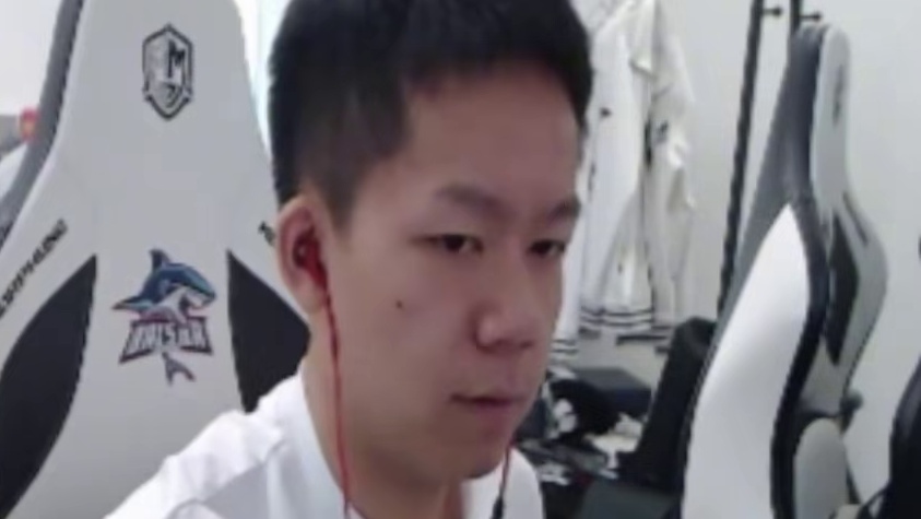 念旧排位偶遇有趣路人 化身八六年大哥把路人忽悠瘸了 虎狼之词 不断 节目效果拉满了。 #白鲨念旧 #