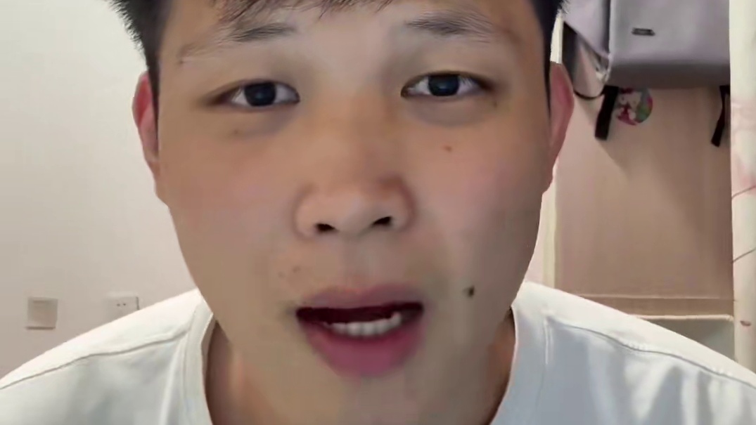 真有点绷不住了，犯规甚至连回放都没有…裁判属实会控场#中国男篮vs韩国 #王俊杰 #胡金秋 #青年创