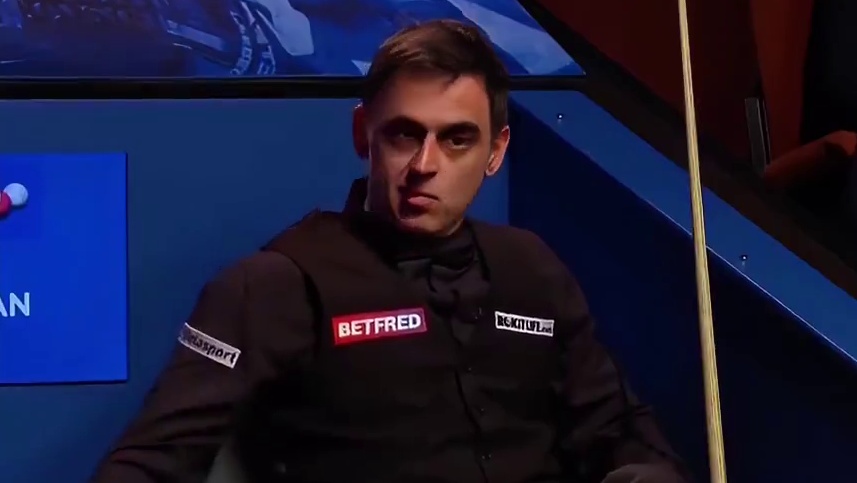 斯诺克一哥被裁判教打球，递出杆子你行你上，再次被针对直接开怼(2)