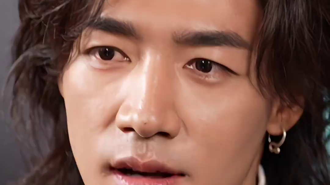 #此沙一人分饰两角既渴望又紧张 #电影捕风追影 #此沙 饰演一对性格完全不同的双胞胎兄弟，一人分饰两