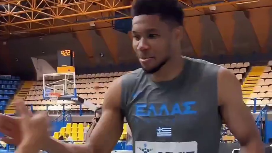 字母哥给全队安排球鞋！这安排真的有领袖范了