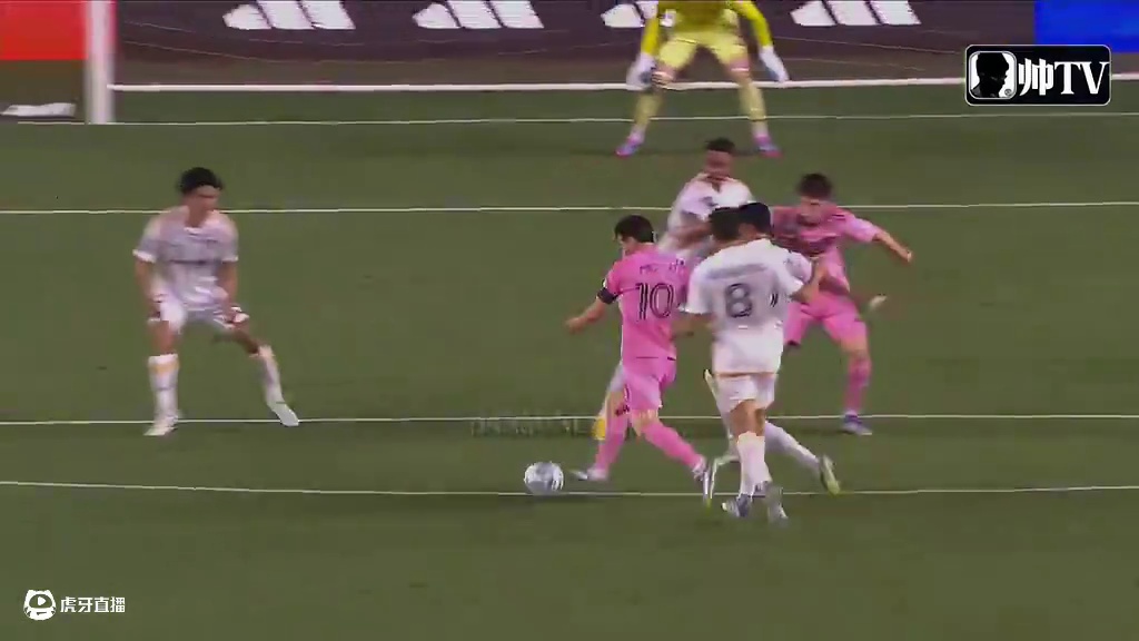 梅西复出 传射建功 基操勿6!! 虽然我在自驾途中，但是如此表现也要在服务区发个视频先。嘿嘿！！
#