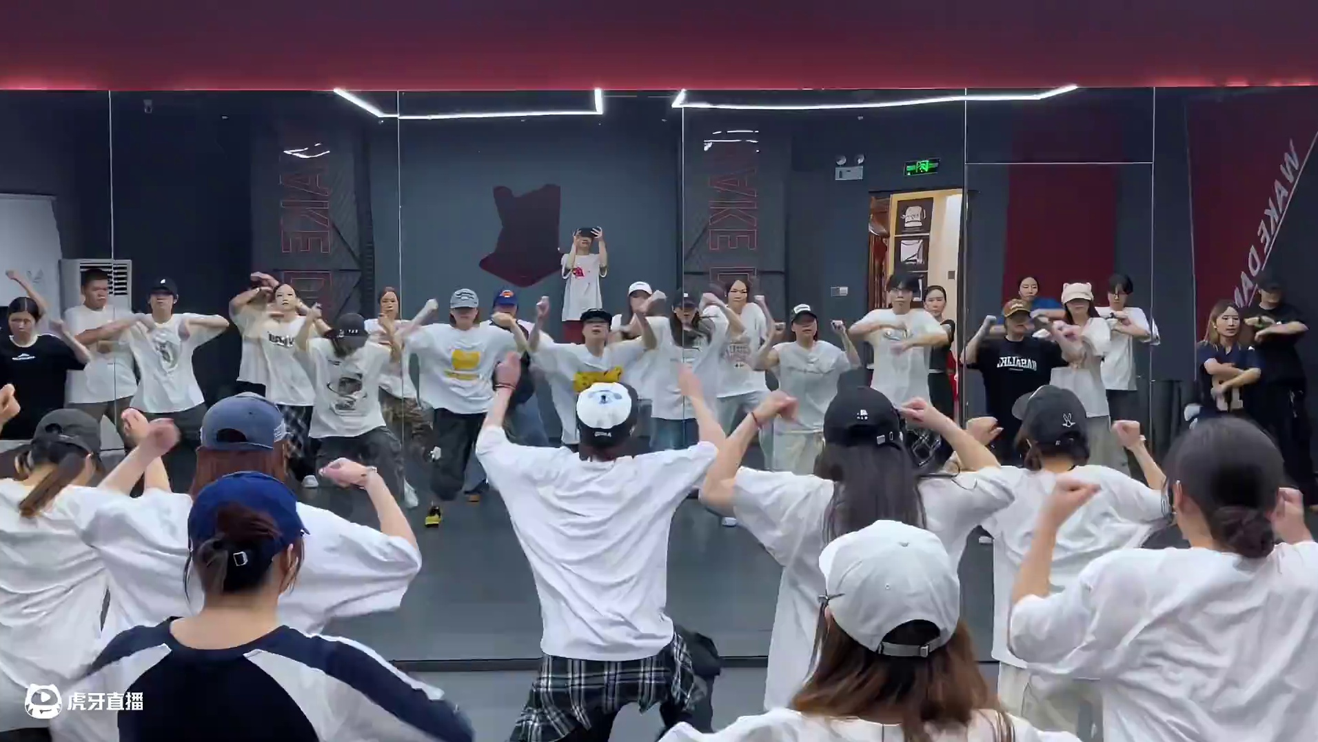 很高兴我跳的舞被更多的看见和喜欢！希望大家都爱上跳舞！ #耶子编舞 #hiphop入门舞蹈 #音乐种