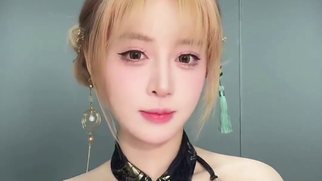 今晚8点锁定热爱.Cat直播间，看“辣个Cat”组合热舞#王者荣耀辣辣 #王者荣耀辣辣喜悦女团梦幻联