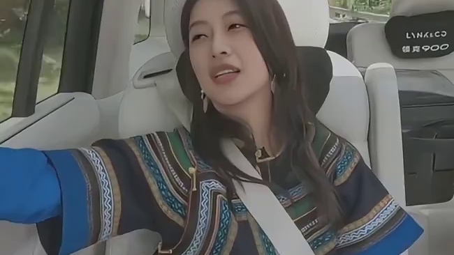 小宇宙不让妈妈玩手机小宇宙只是想妈妈多陪陪自己啊