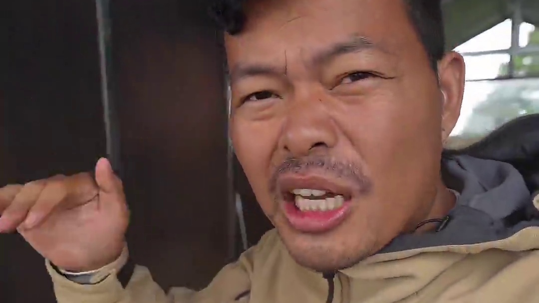 昨晚雪山之巅直播差点被雷击中！？ 这可能是户外博主最累的一次，比登雪山还难受！？快点结束吧，今天是阿