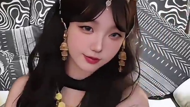 “只要尼罗河还在流动，我对她的执着永不会消逝” #氛围感 #御姐 #自拍 #手势舞 #异域风情