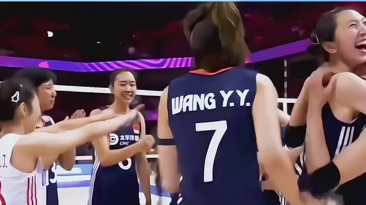 姑娘们的努力拼搏真正的诠释了什么是女排精神