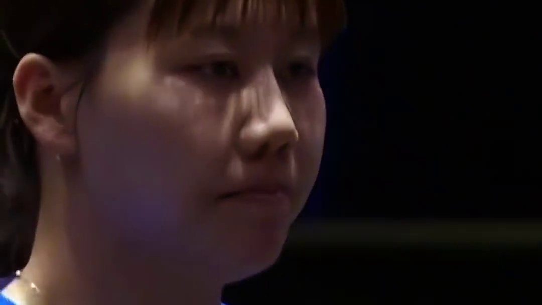 陈幸同3-0击败杜凯琹，晋级女单32强，赛后不舒服的摸了摸腰