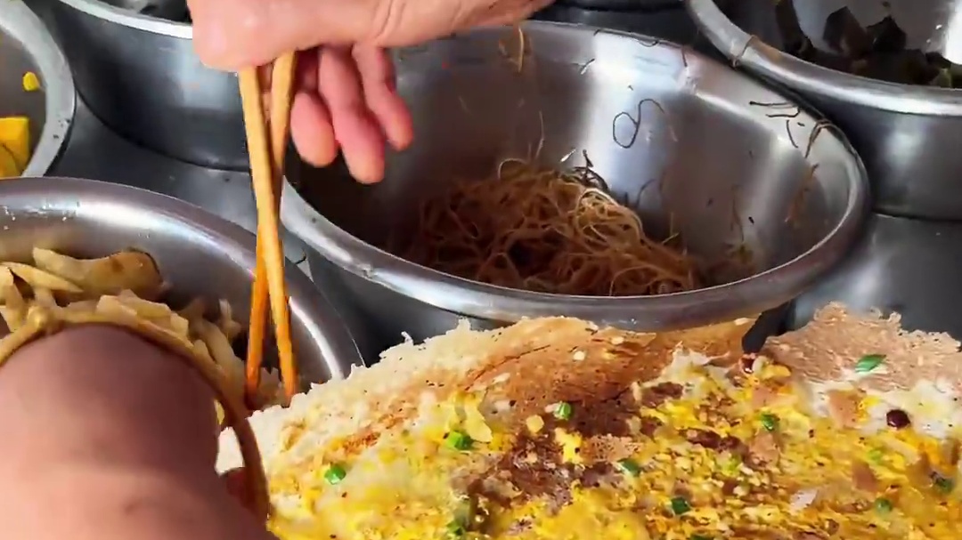 绍兴街头偶遇比手臂还长的锅拉头！老板手真的不会烫吗？