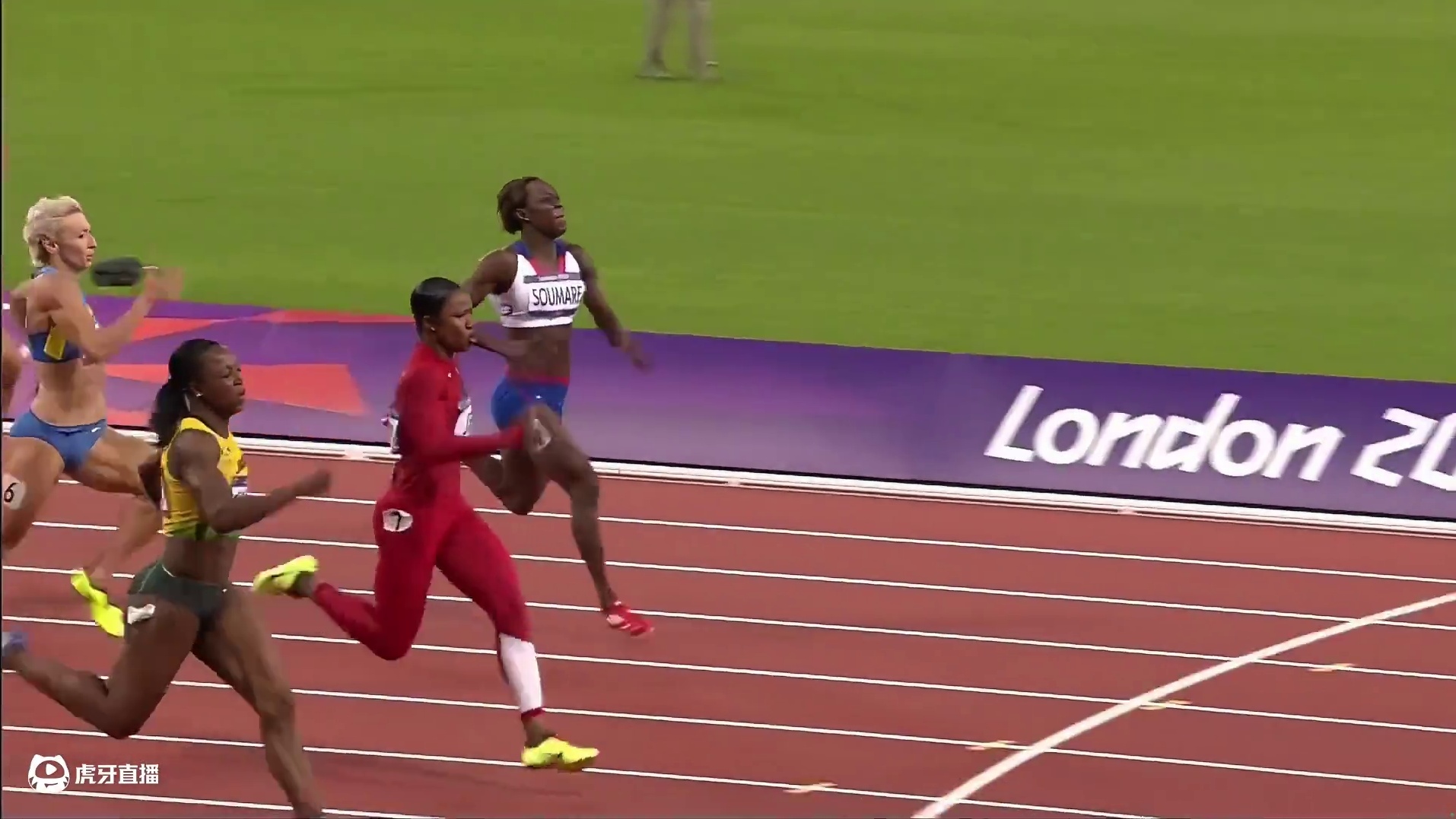 牙买加人单挑美国人，200米决定因素是体能还是速度呢？