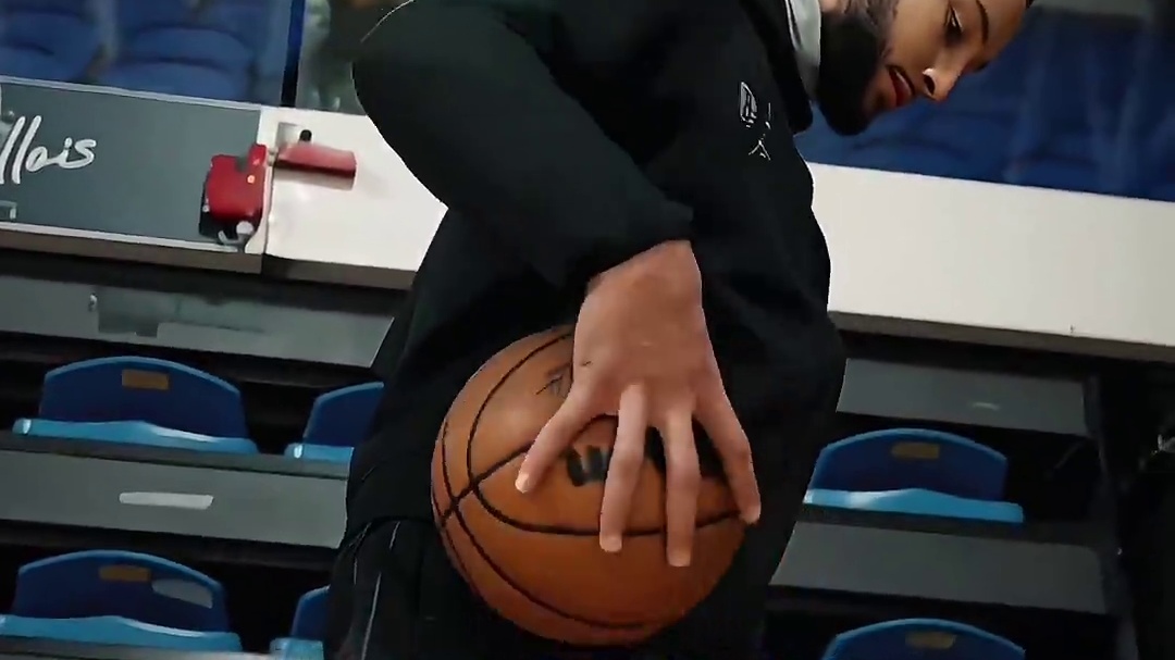 连续几年都不上场打球！却能再次成为球队老大