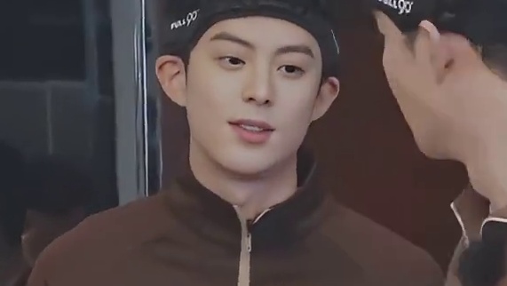 武大靖的要签名都要到节目面前来了是吧