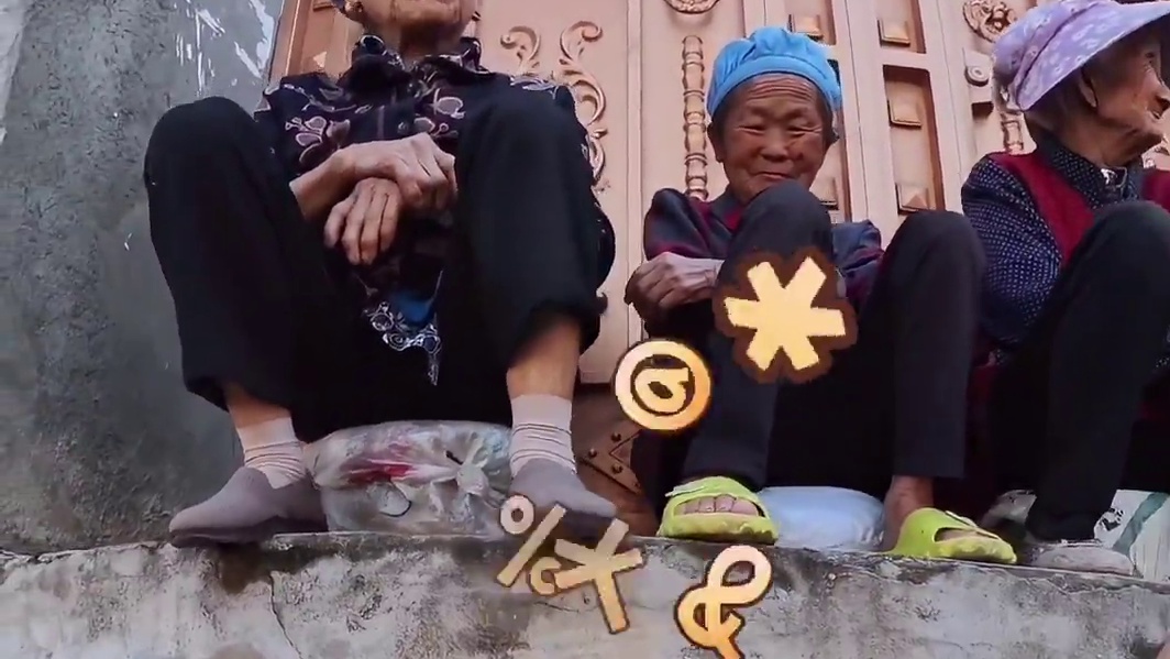 当3岁女儿误入村口情报站…