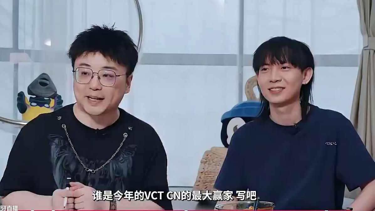 浩东和三位解说均认为XLG夺冠，仅一人看好BLG