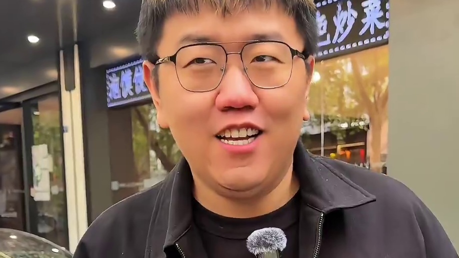 始于1983年，靠烧烤和浆水牛肉臊子面开了40年的餐厅， 尝尝味道怎么样？