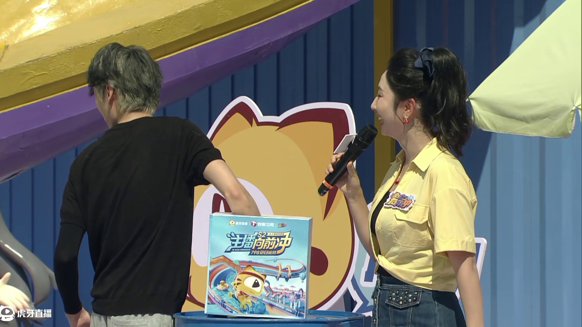 小霸王连续摔倒，简单过第一关