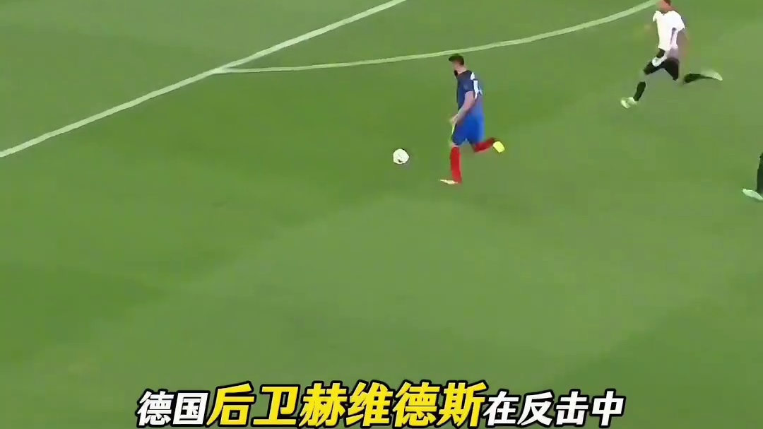 足球赛场那些极具艺术的幻灯片解围！真的太拼了